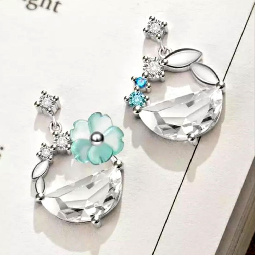 Orient zircon asymmetric earrings
